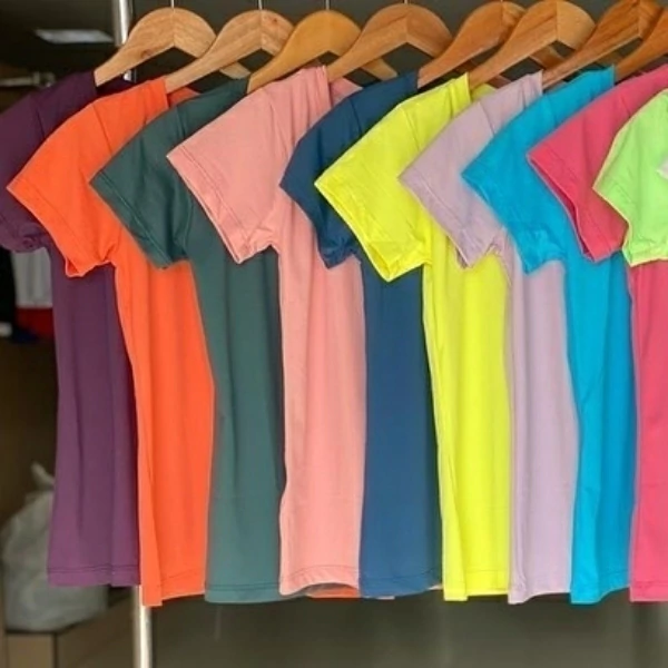 001 Blusa t-shirt baby look manga curta básica - Imagem 4