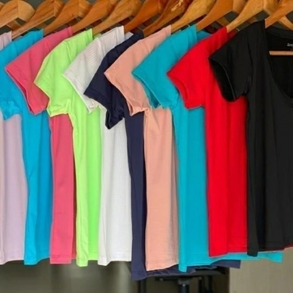 001 Blusa t-shirt baby look manga curta básica - Imagem 5