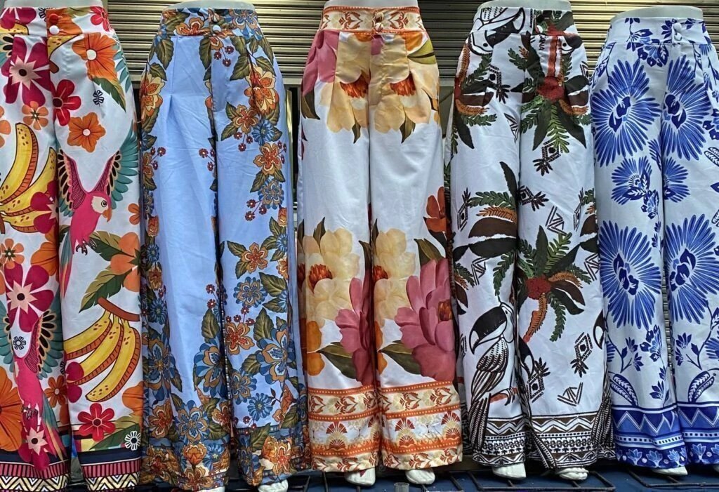 2519 Calça wide leg pantalona botão estampada estilo Farm - Imagem 15