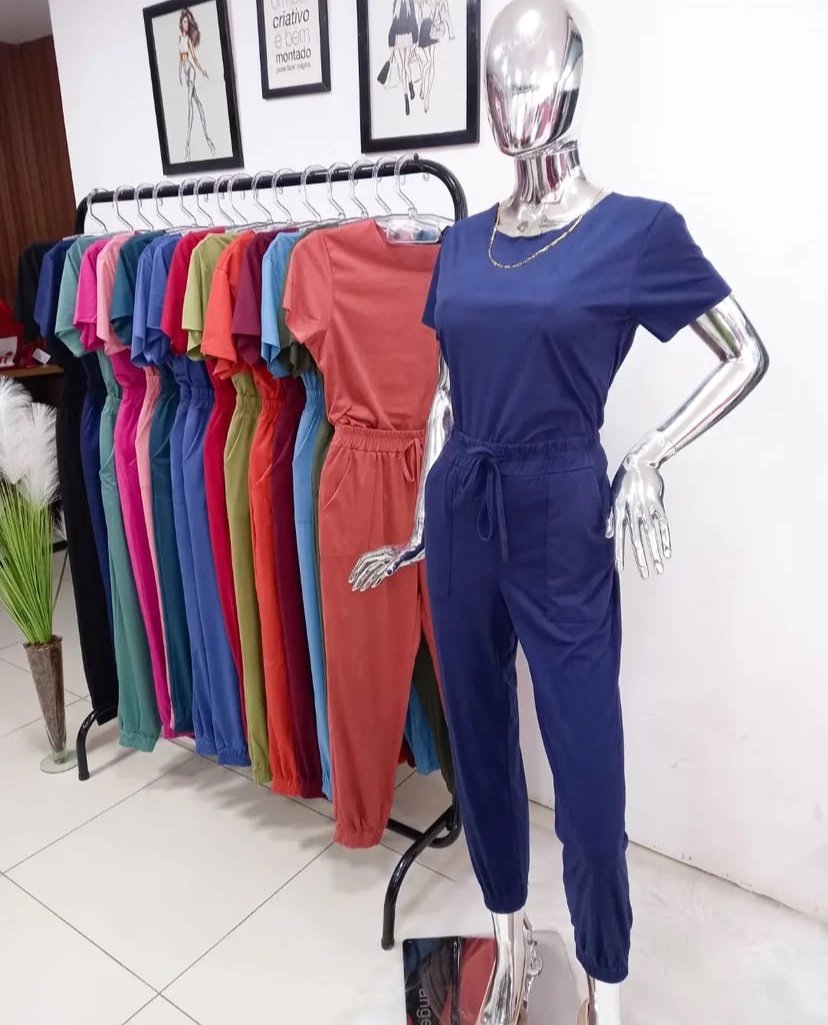 502 Conjunto Jasmin blusa t-shirt manga curta e calça estilo jogger suede - Imagem 16