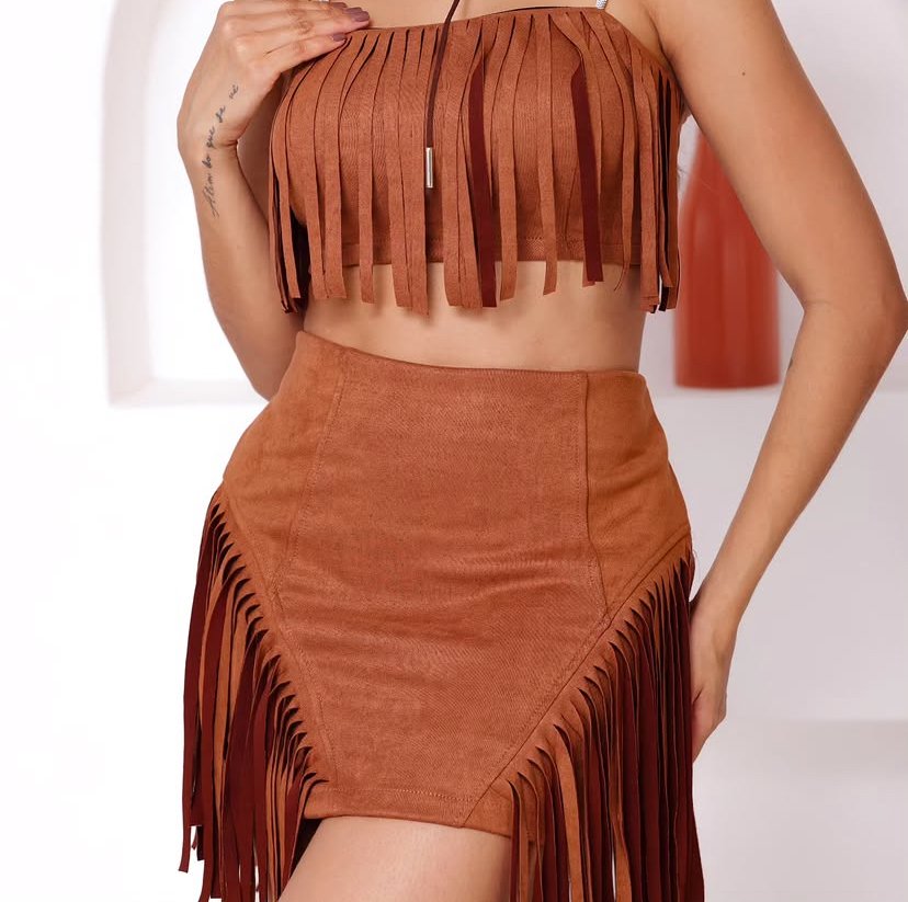 2310 Conjunto cropped regata alça strass e saia curta franjas suede - Imagem 7