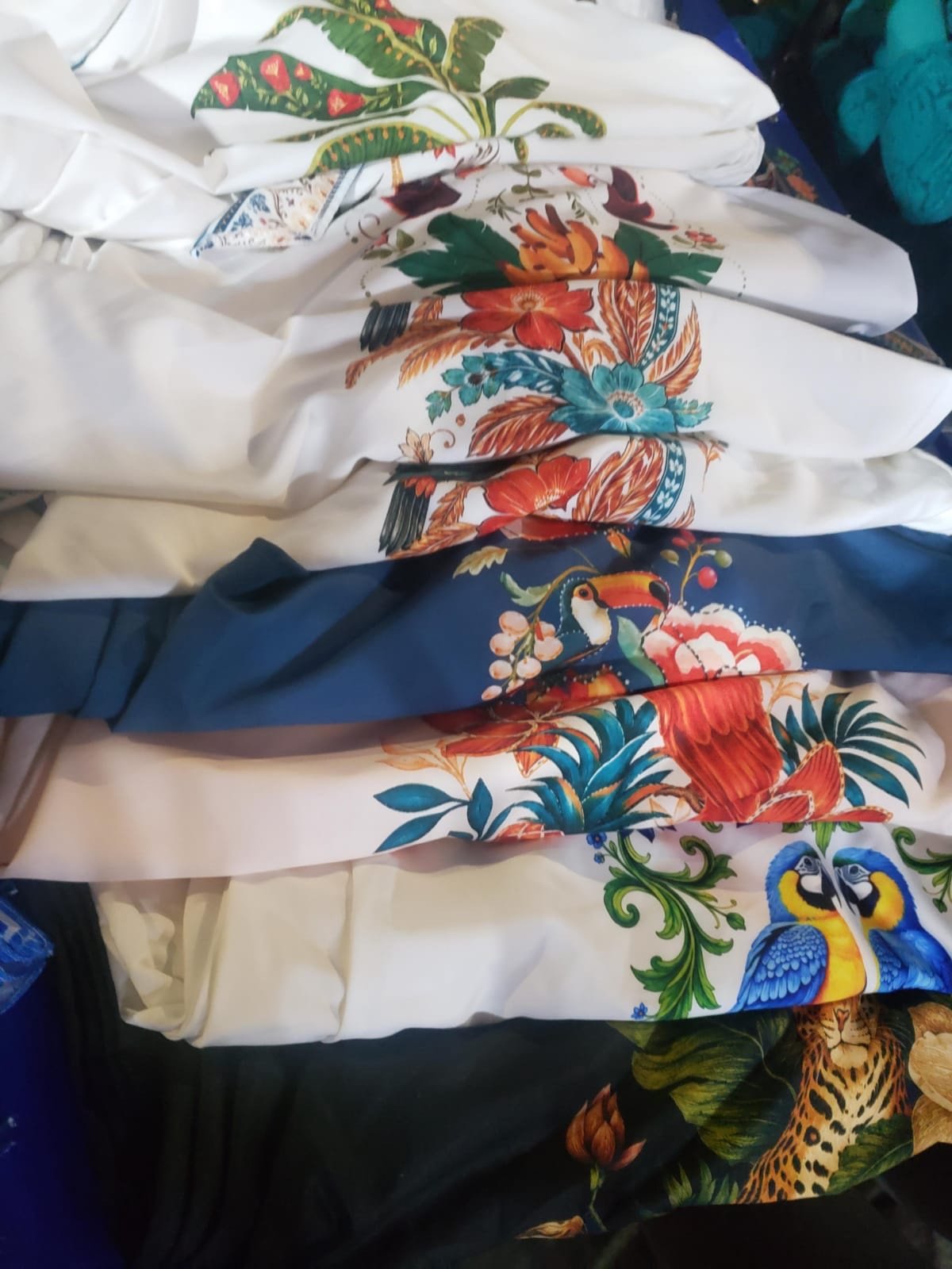 2623 Conjunto Liz Blusa regata assimétrica gola alta e shorts estampa tropical Farm - Imagem 4