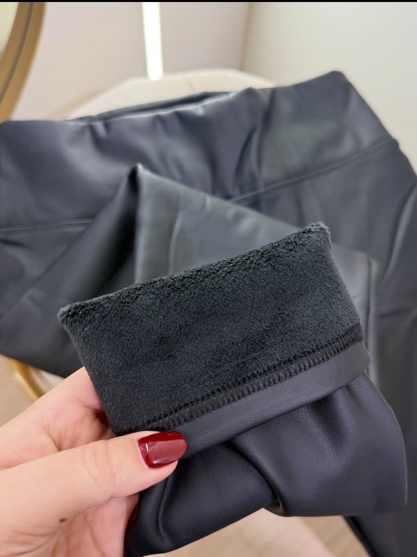 2662 Calça legging couro pu peluciada importada - disponível pacote com 12 - Imagem 3