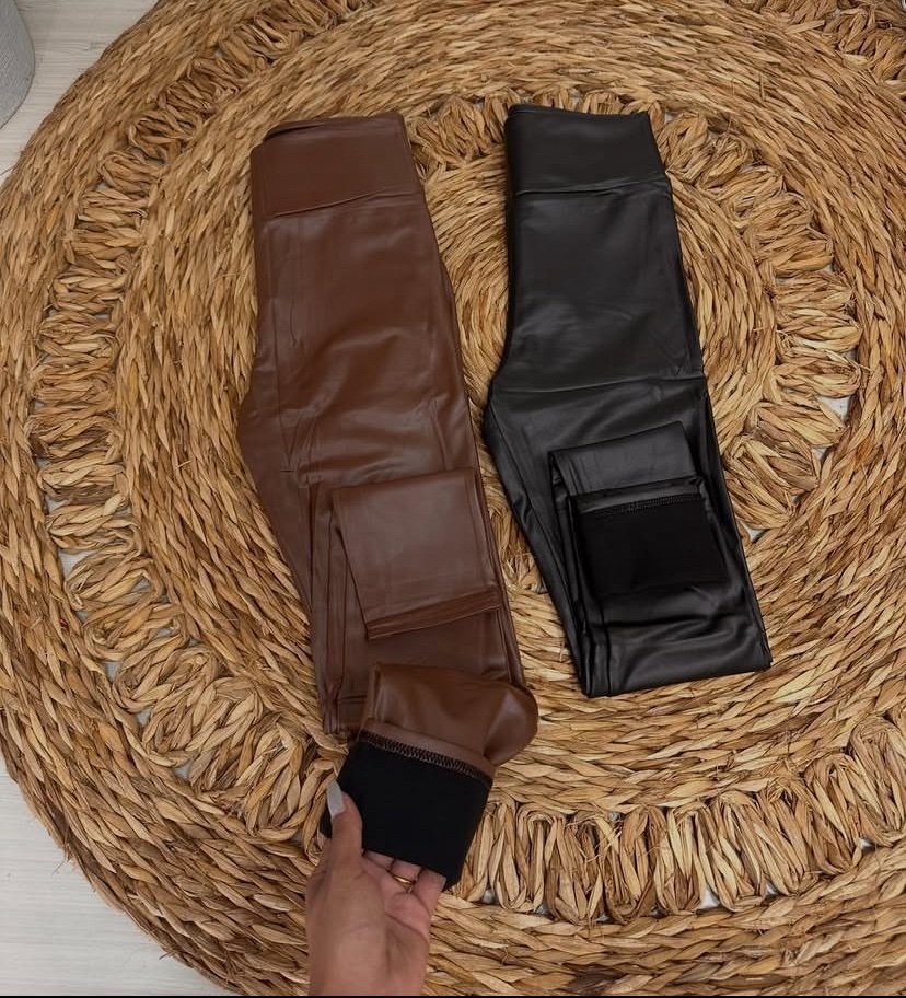 2662 Calça legging couro pu peluciada importada - disponível pacote com 12 - Imagem 4
