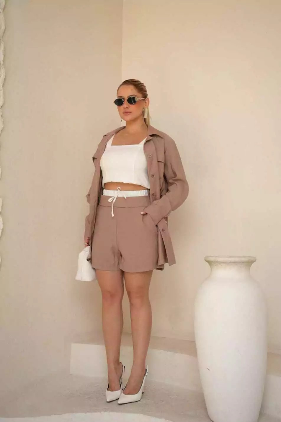 2546 Conjunto Diva trijunto 3 peças max camisa estilo parka, blusa regata e shorts cós duplo alfaiataria - Imagem 6