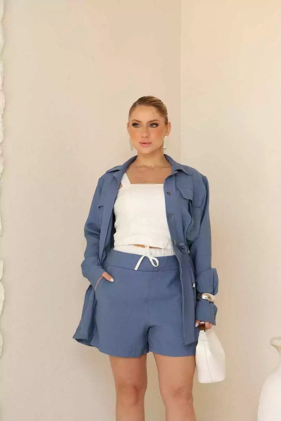 2546 Conjunto Diva trijunto 3 peças max camisa estilo parka, blusa regata e shorts cós duplo alfaiataria - Imagem 2